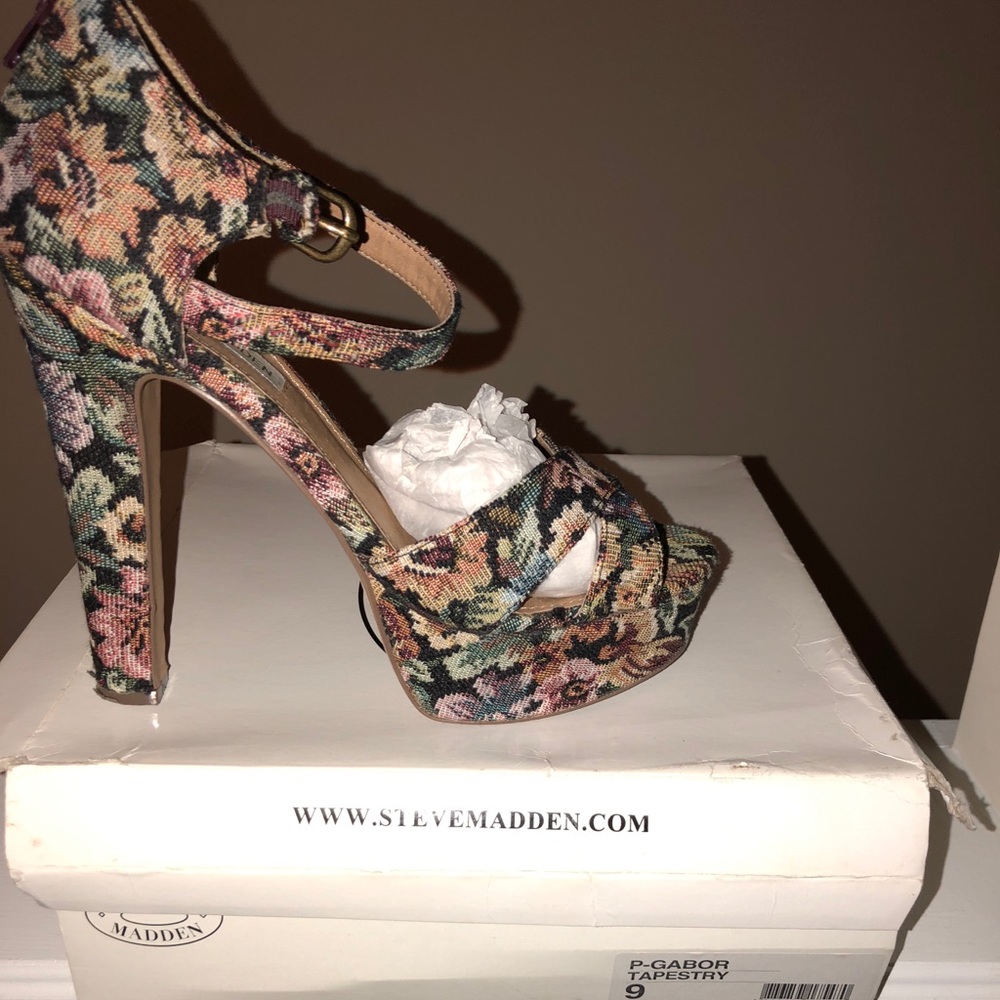 STEVE MADDEN WOMEN'S "P-GABOR” Tapestry